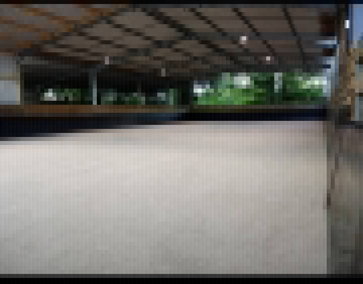 Manège intérieur des Écuries de Saint-Vougay - équi-coaching Bretagne
